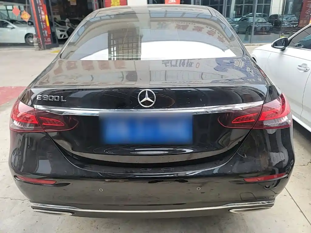 Mercedes-Benz E-Class — миниатюра 6