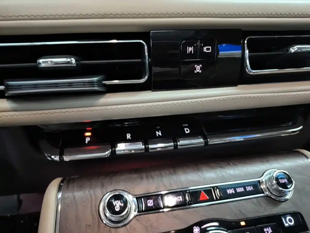 Lincoln Aviator (Import) — миниатюра 14