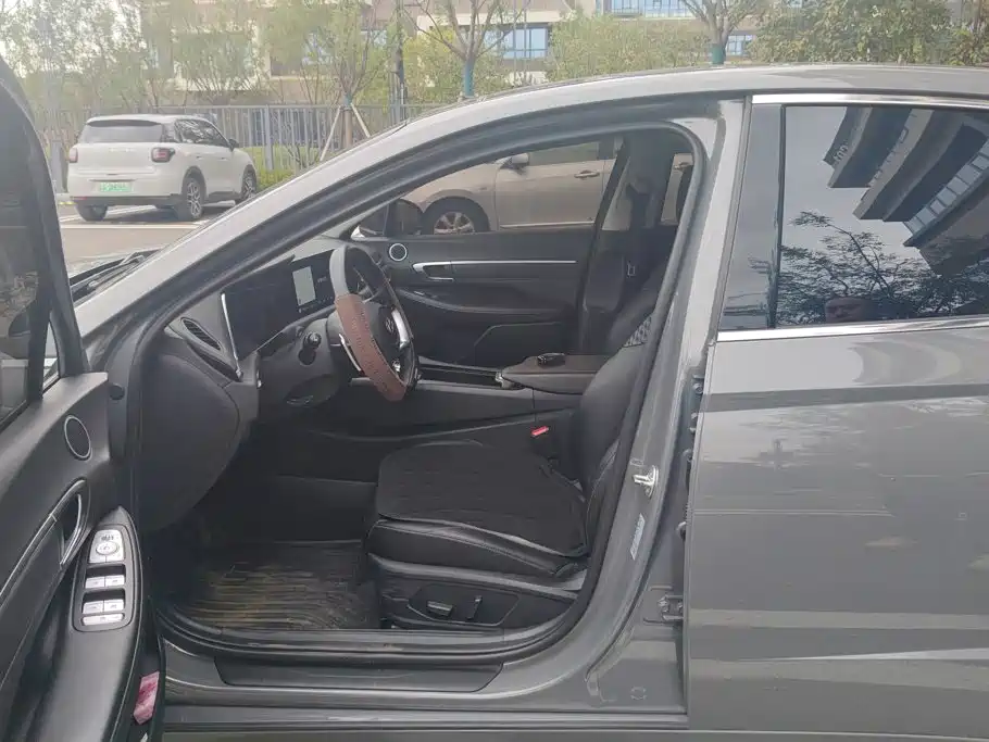 Hyundai Sonata — миниатюра 9