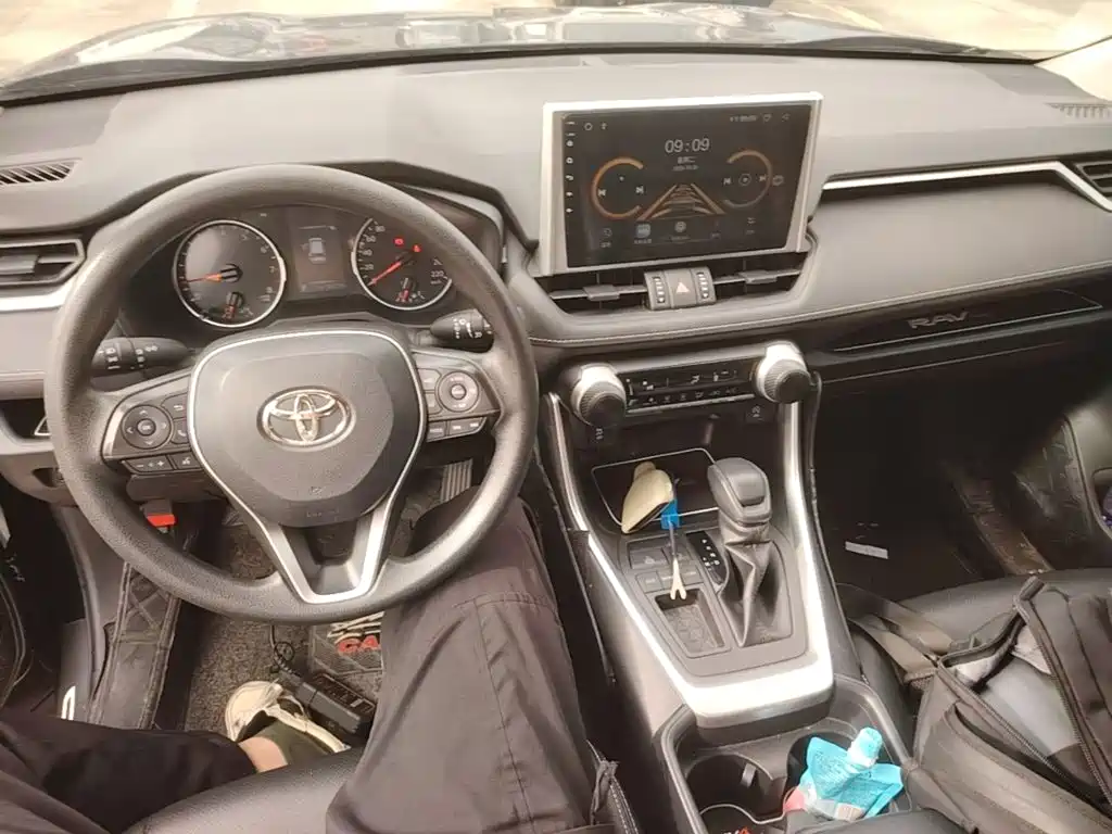 Toyota RAV4 — миниатюра 10