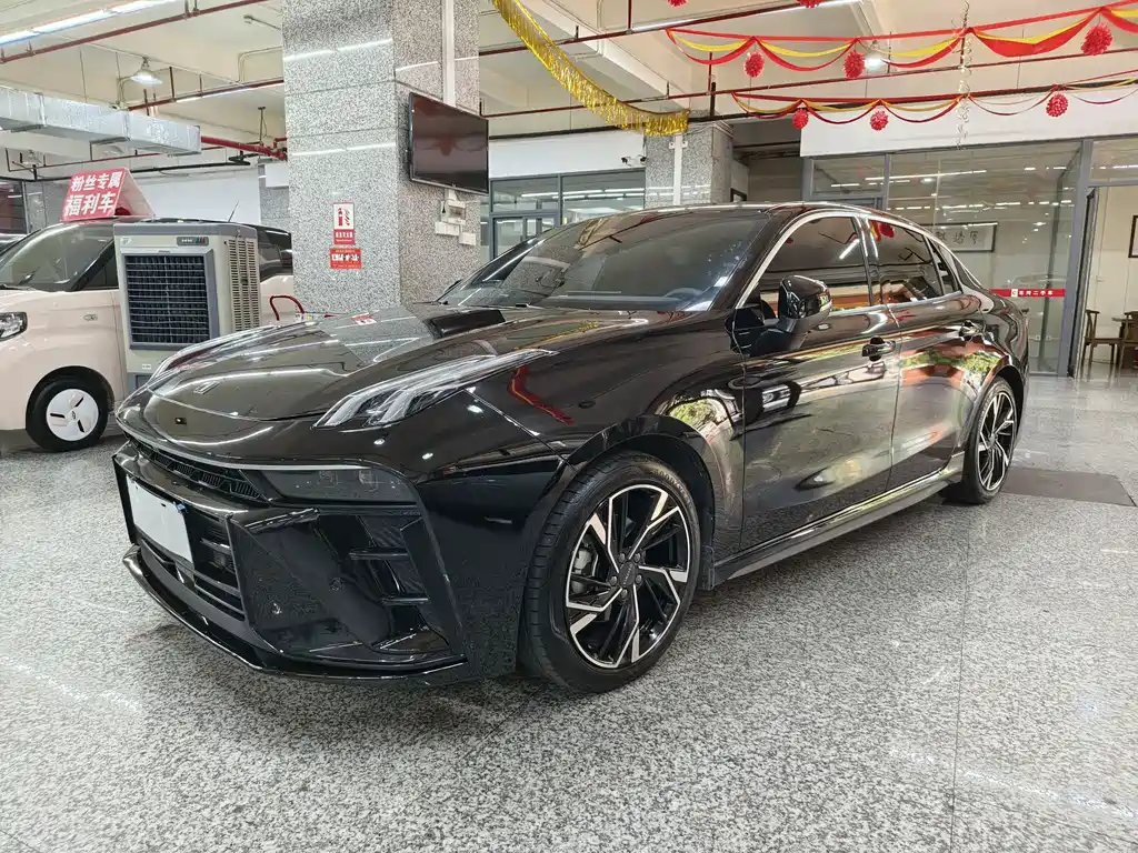 Lynk & Co 03