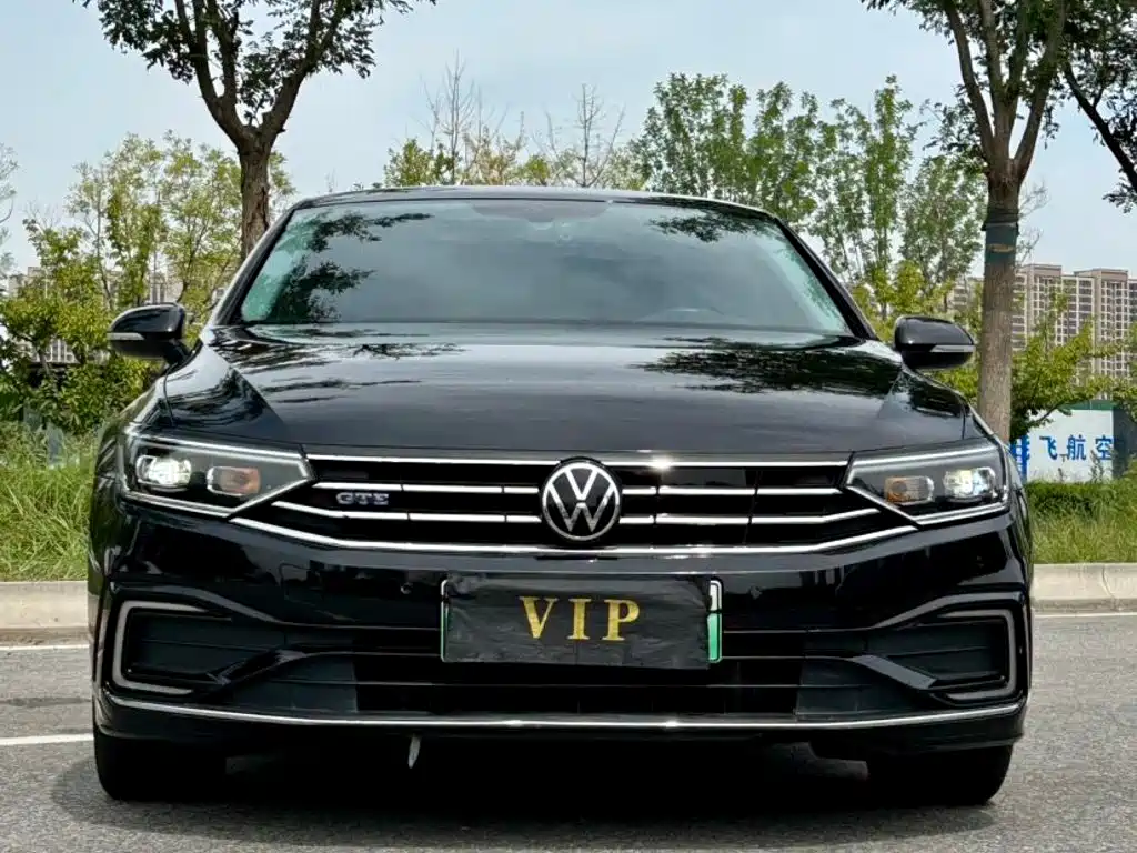 Volkswagen Magotan PHEV — миниатюра 2