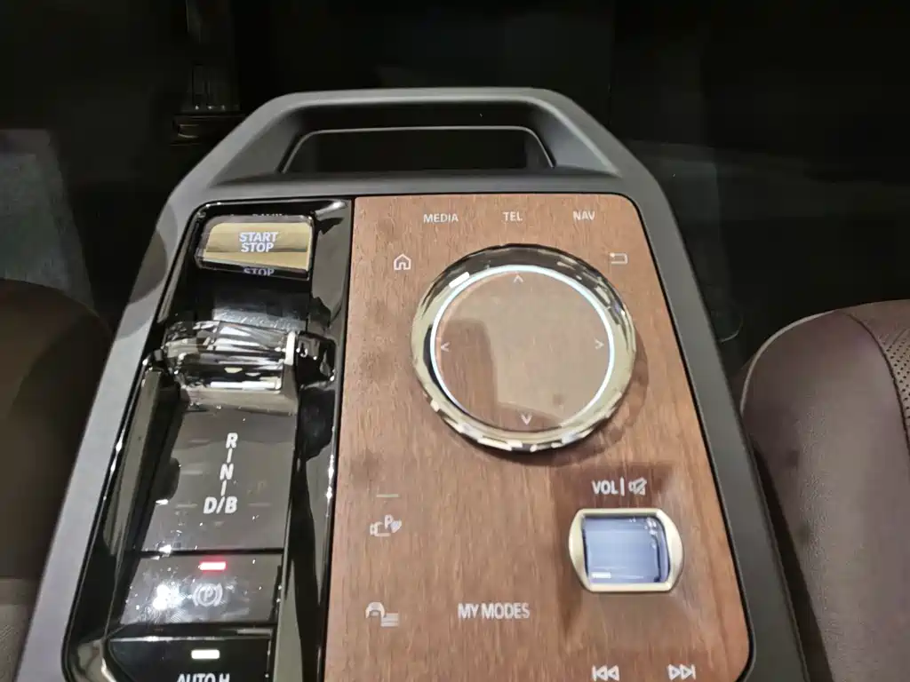 BMW iX — миниатюра 9