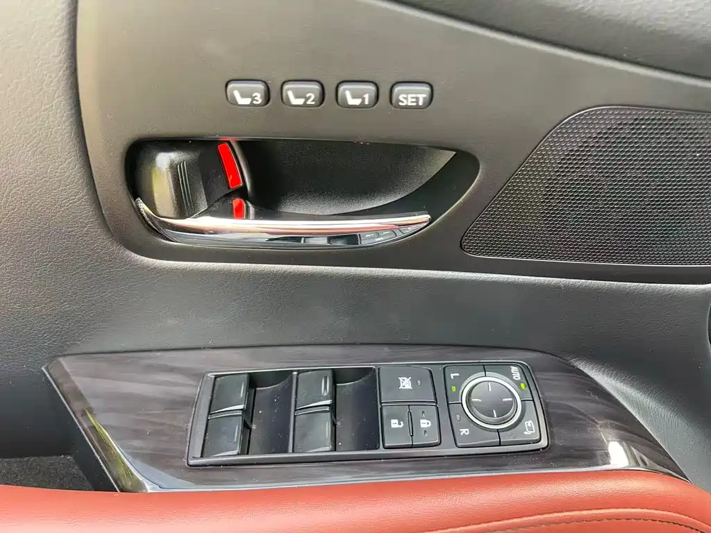 Lexus RX Classic — миниатюра 11