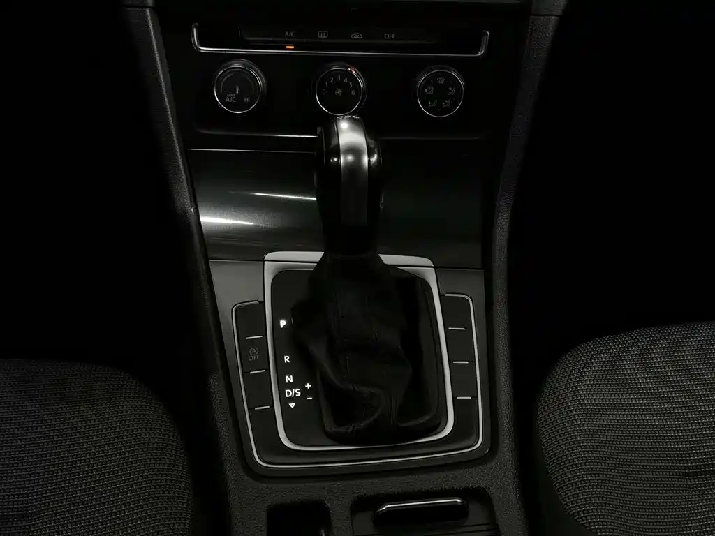 Volkswagen Golf — миниатюра 13