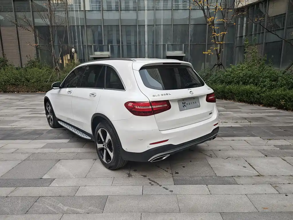 MERCEDES-BENZ GLC