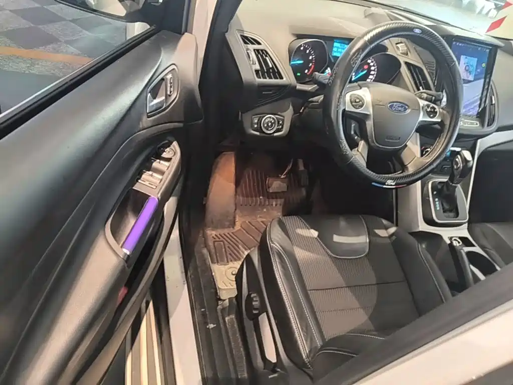 Ford Kuga — миниатюра 16