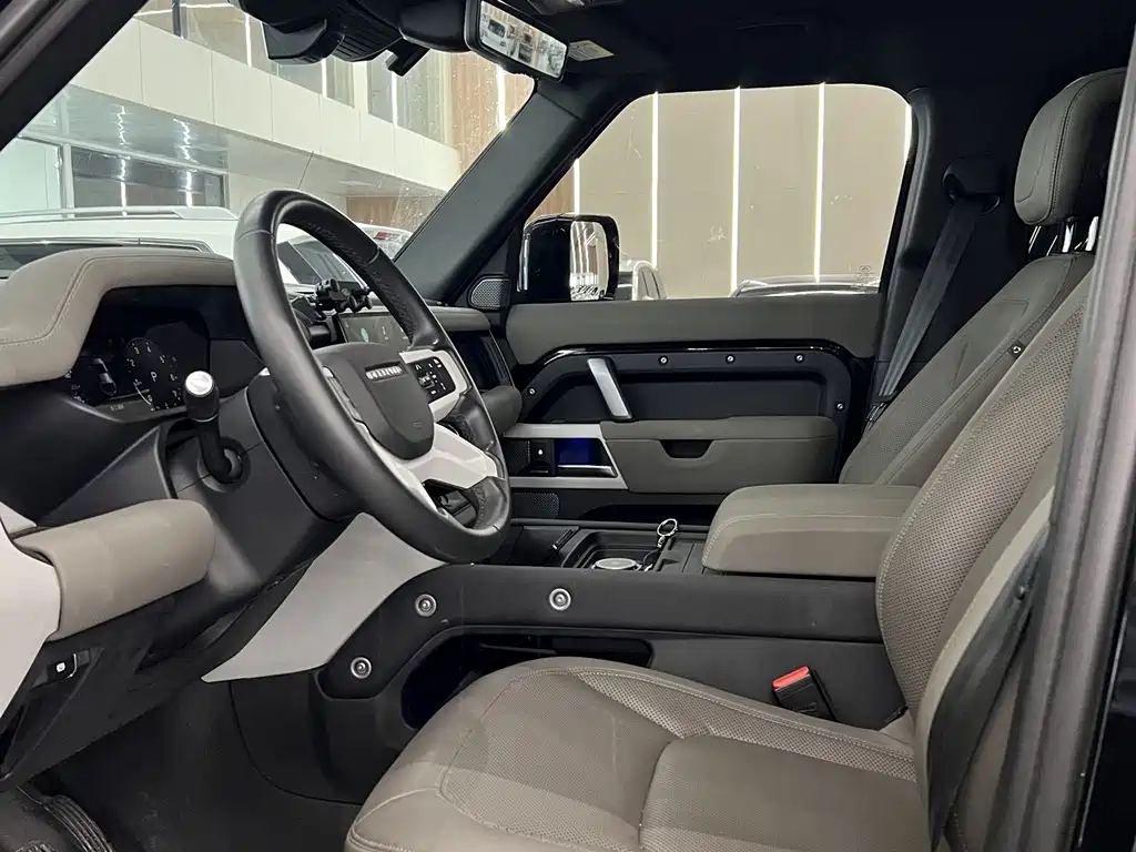 Land Rover Defender — миниатюра 3