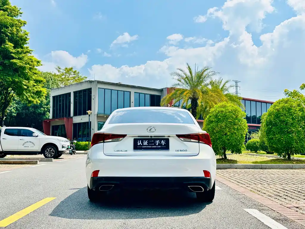 Lexus IS — миниатюра 7
