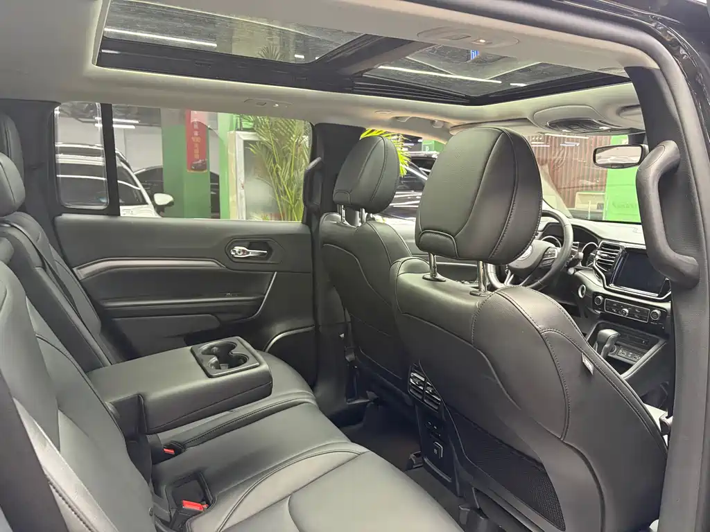 Jeep Commander — миниатюра 10