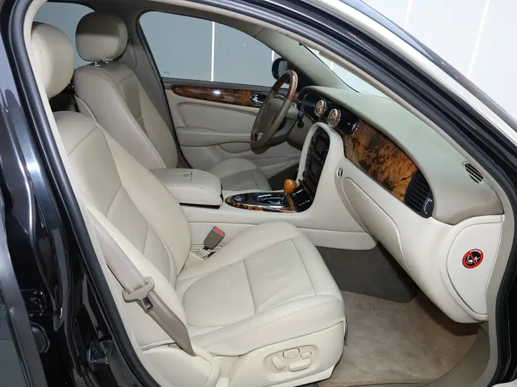 Jaguar XJ — миниатюра 13