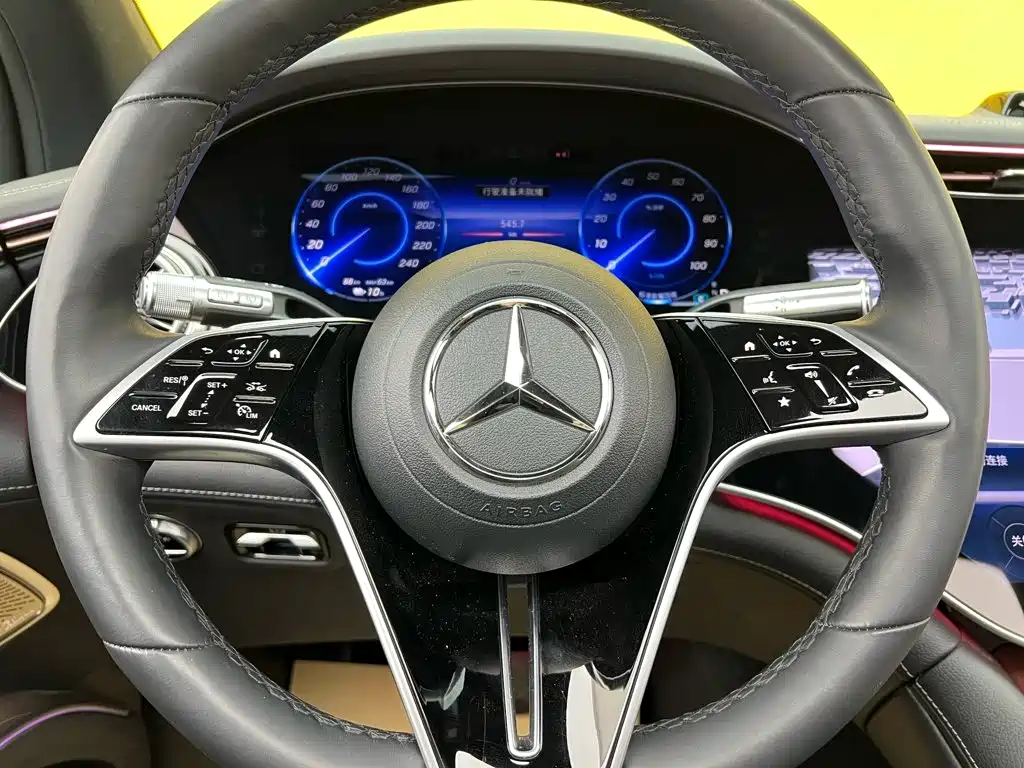 Mercedes-Benz EQS SUV — миниатюра 9