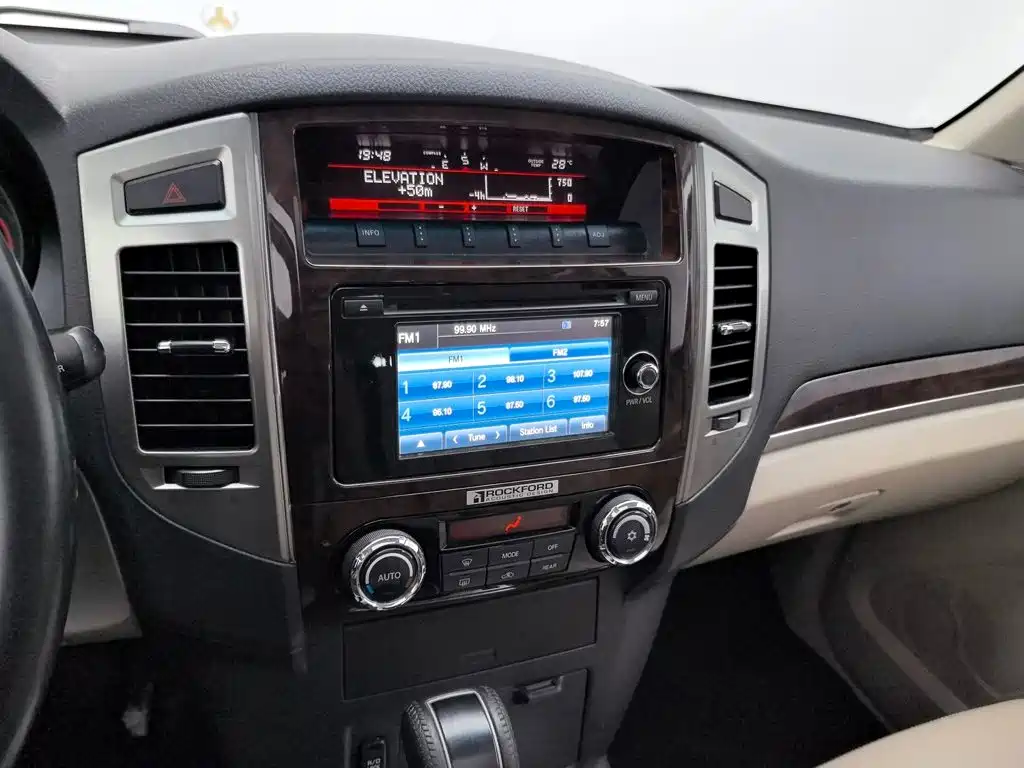 Mitsubishi Pajero (Import) — миниатюра 21