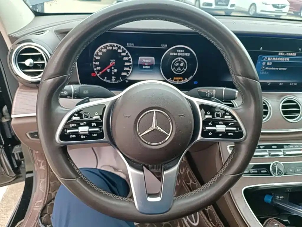 Mercedes-Benz E-Class — миниатюра 11