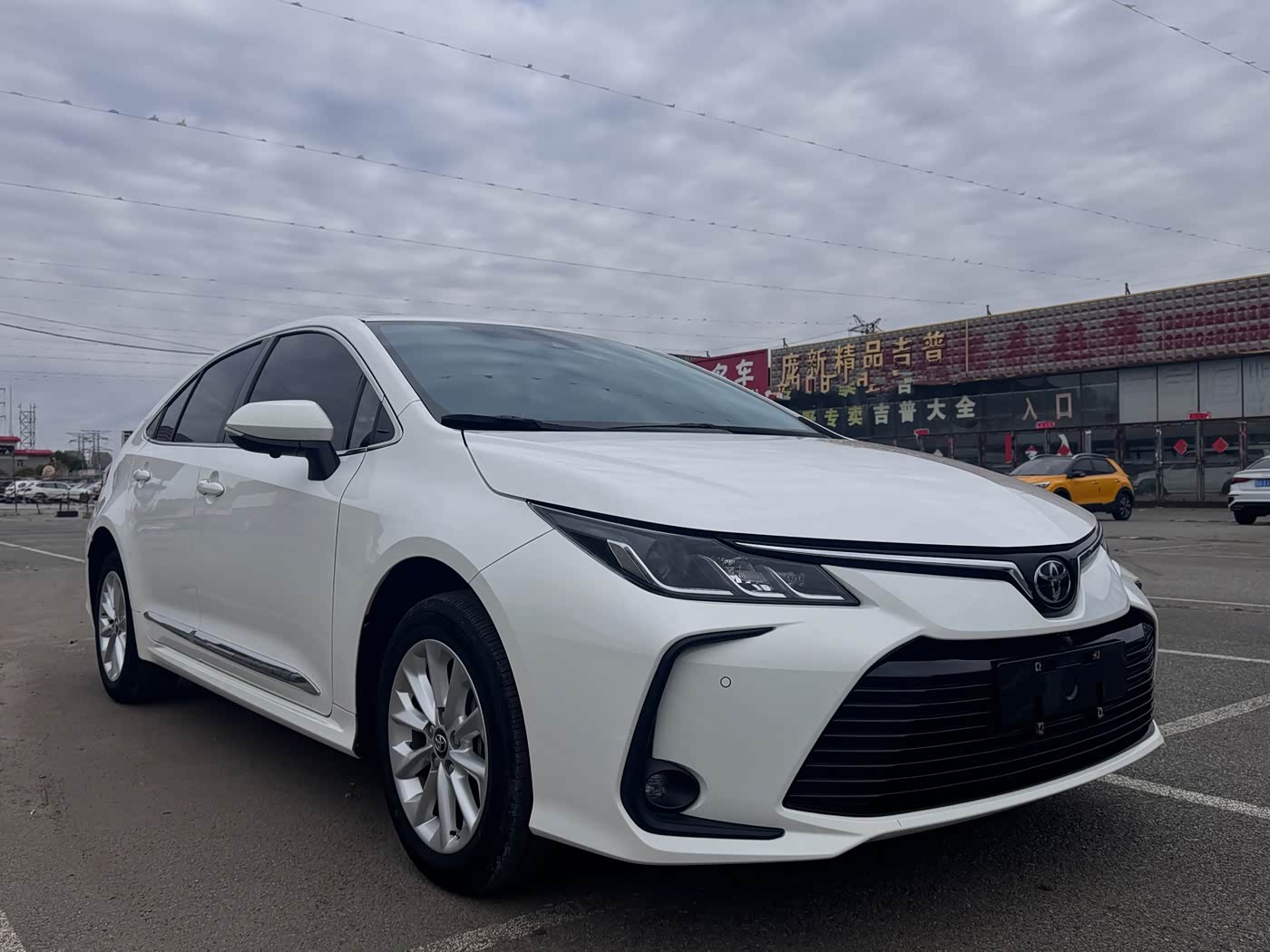 Toyota Corolla 1.2 л 2022 г. Белый, пробег 39000 км