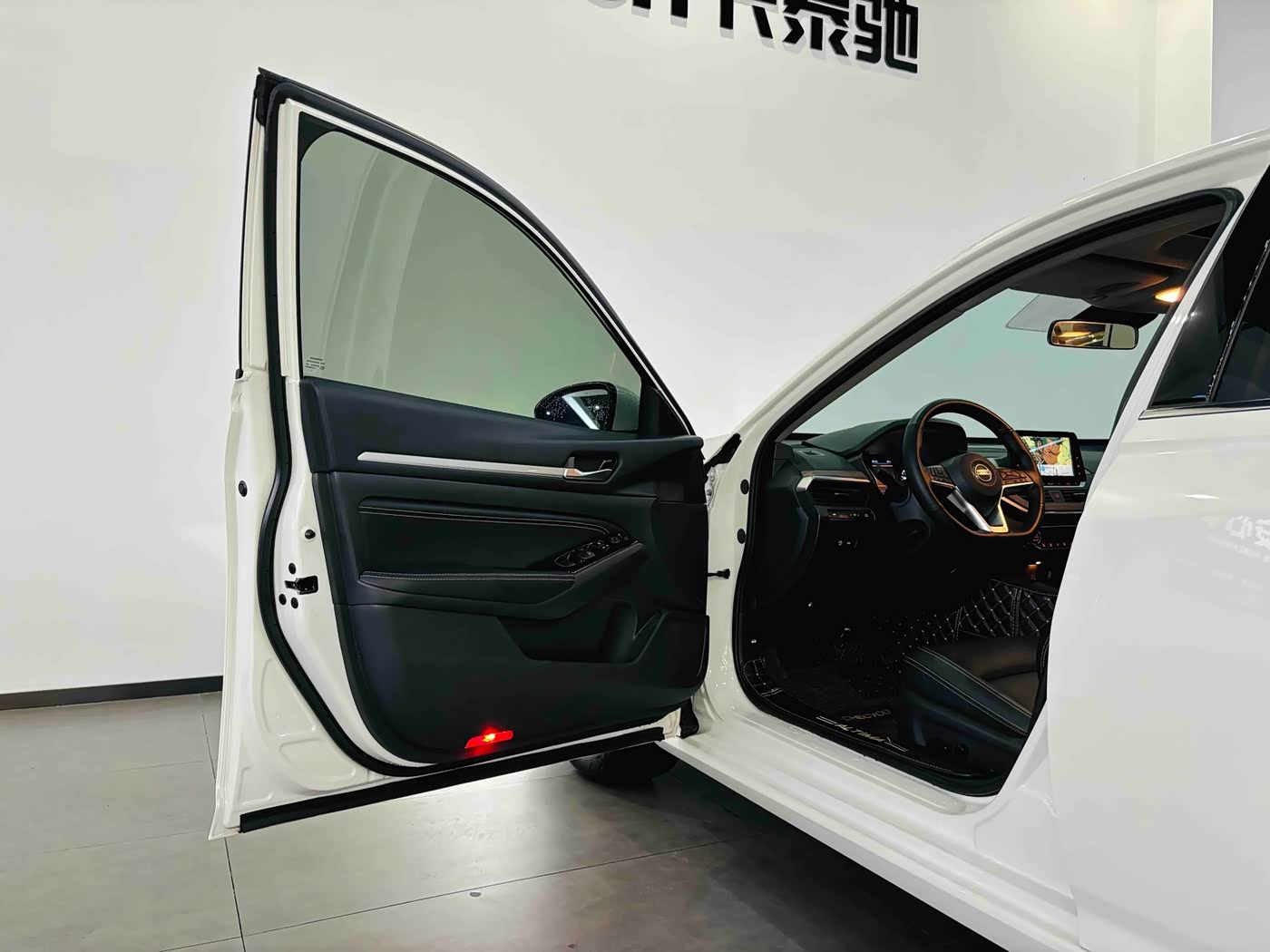 Nissan Teana 2.0 л 2022 г. Белый, пробег 17000 км
