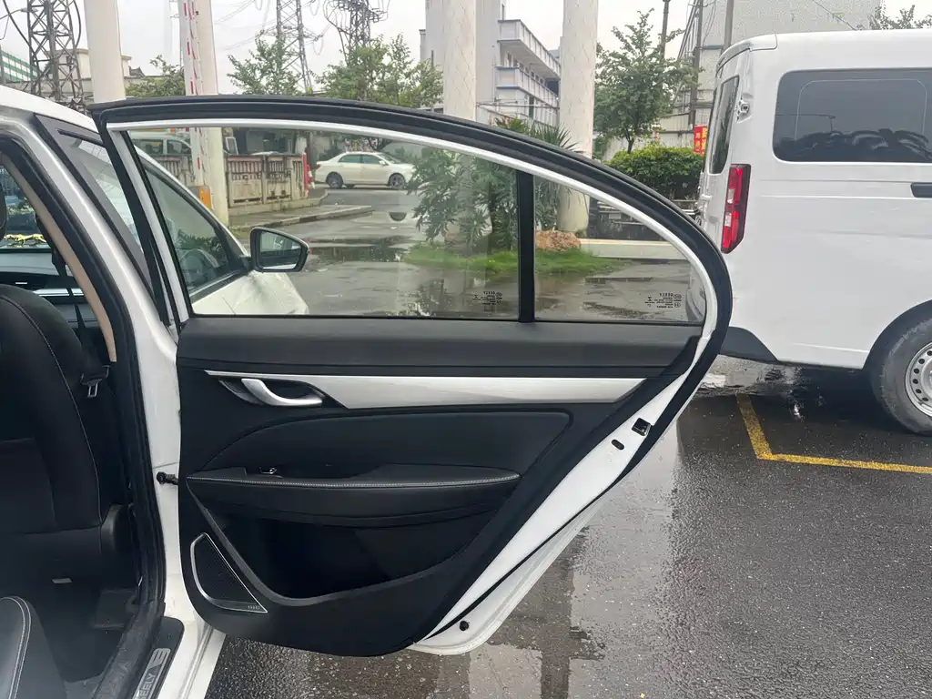 Geely Emgrand — миниатюра 18