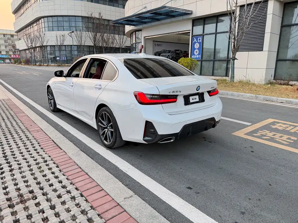 BMW 3 SERIES