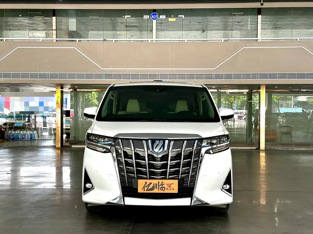 Toyota Alphard — миниатюра 2