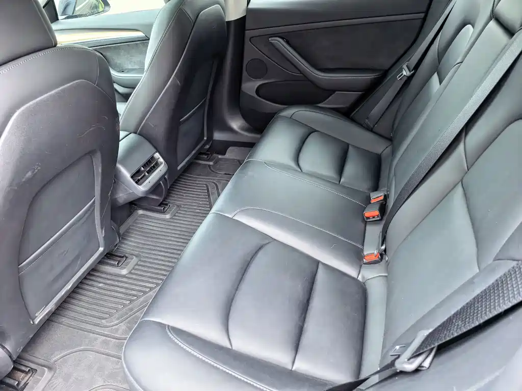 Tesla Model 3 — миниатюра 6