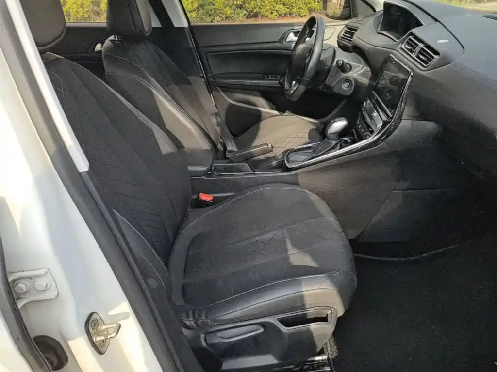 Peugeot 308 — миниатюра 25