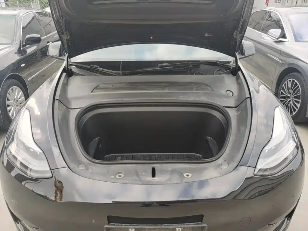 Tesla Model Y — миниатюра 20
