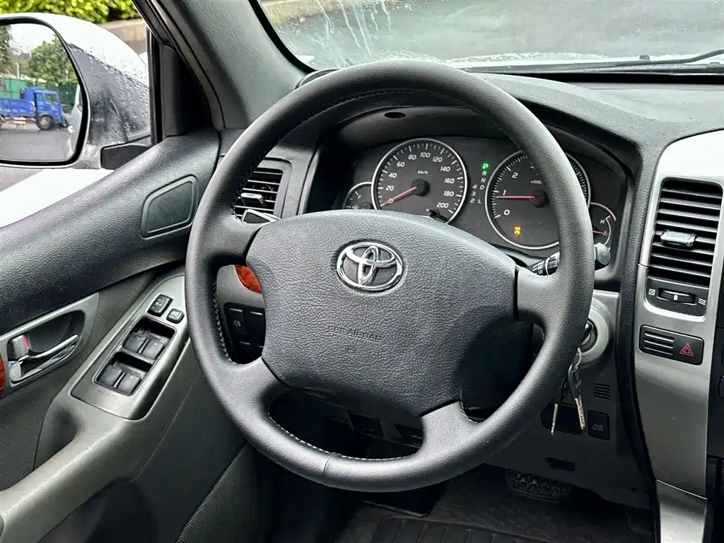 Toyota Land Cruiser Prado 2005 4.0L AT GX Luxury