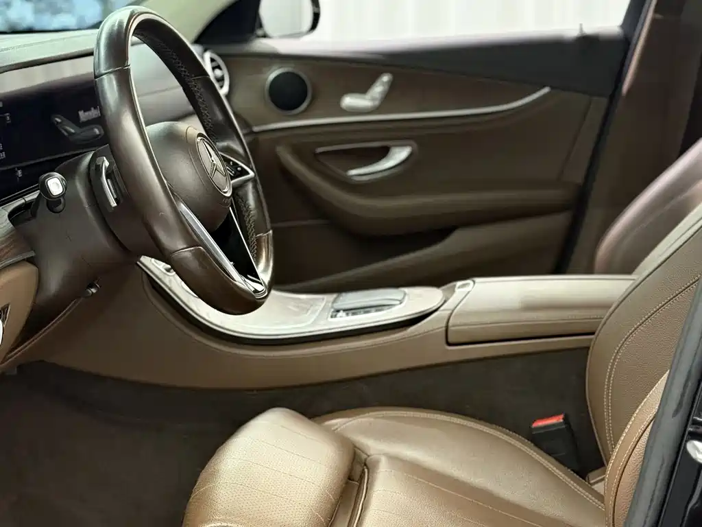 Mercedes-Benz E-Class — миниатюра 4