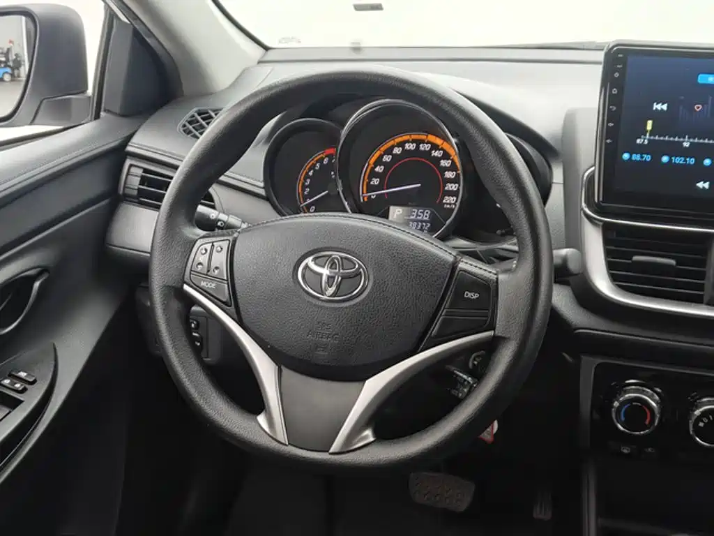 Toyota Yaris L — миниатюра 10