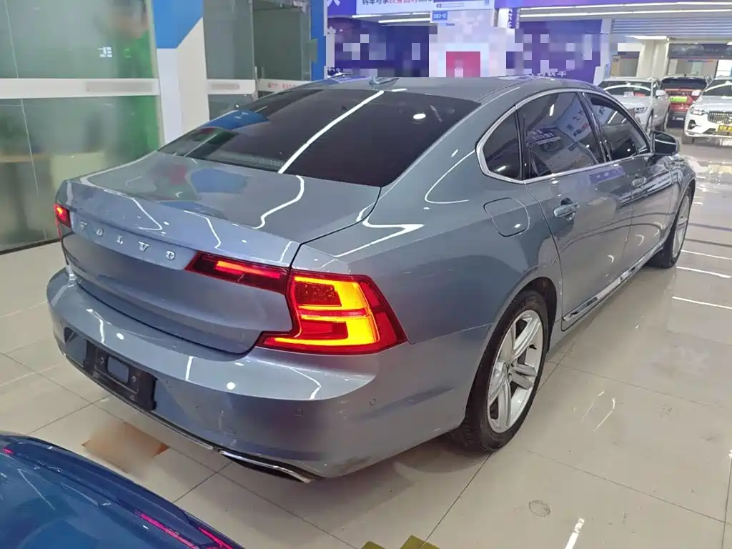 Volvo S90 2018 T4