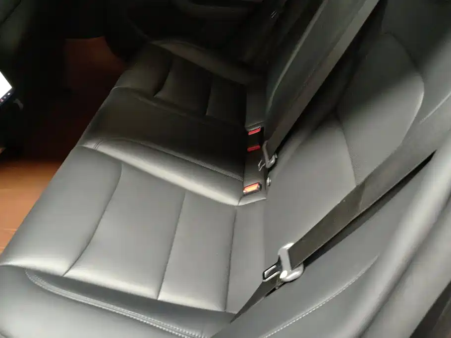 Tesla Model 3 — миниатюра 11