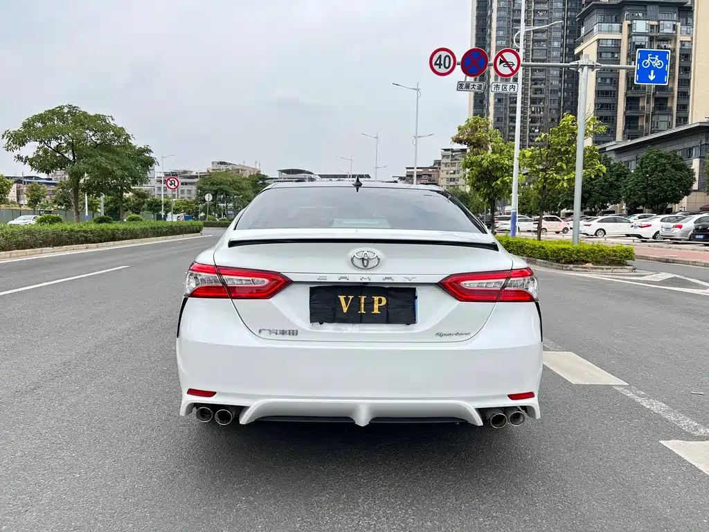 TOYOTA CAMRY
