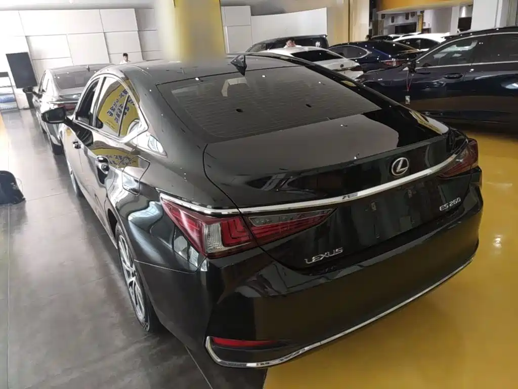 Lexus ES — миниатюра 5
