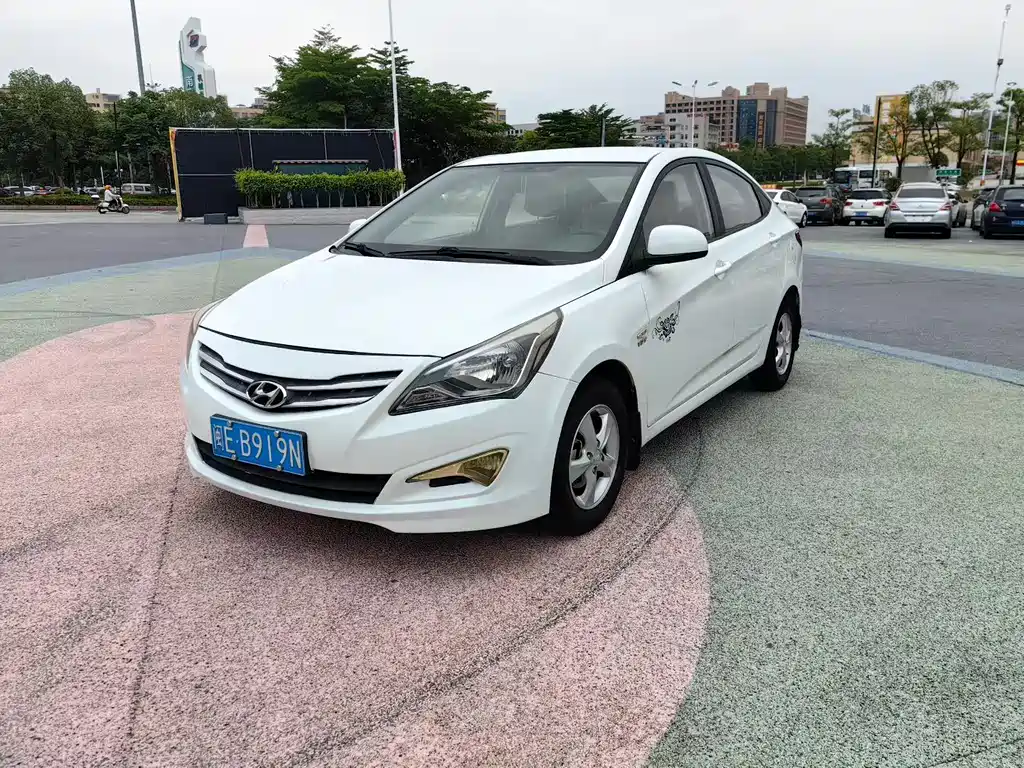 Hyundai Verna 2015