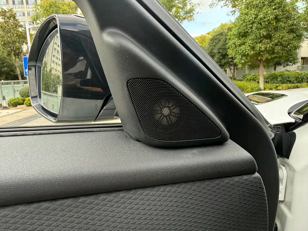 Land Rover Velar — миниатюра 19