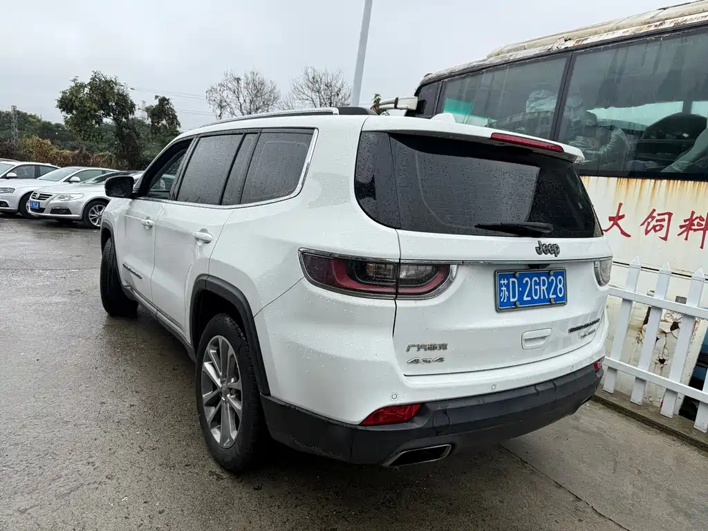Jeep Grand Commander — миниатюра 6