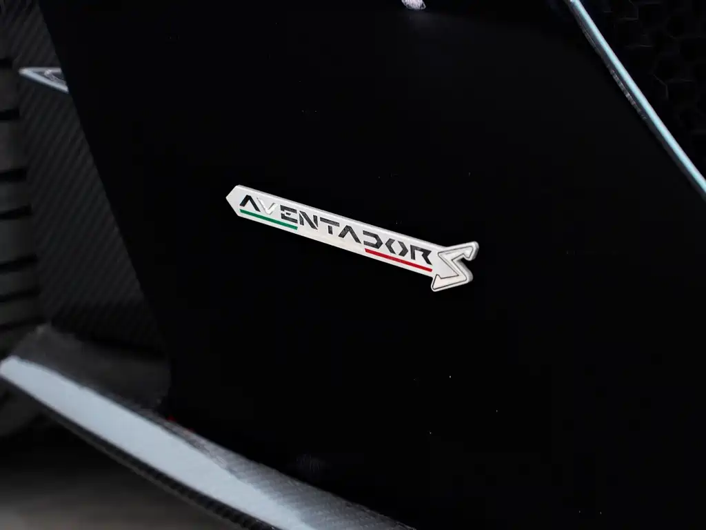 Lamborghini Aventador — миниатюра 28