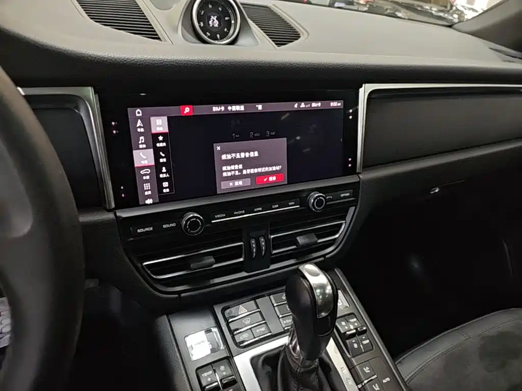 Porsche Macan — миниатюра 13