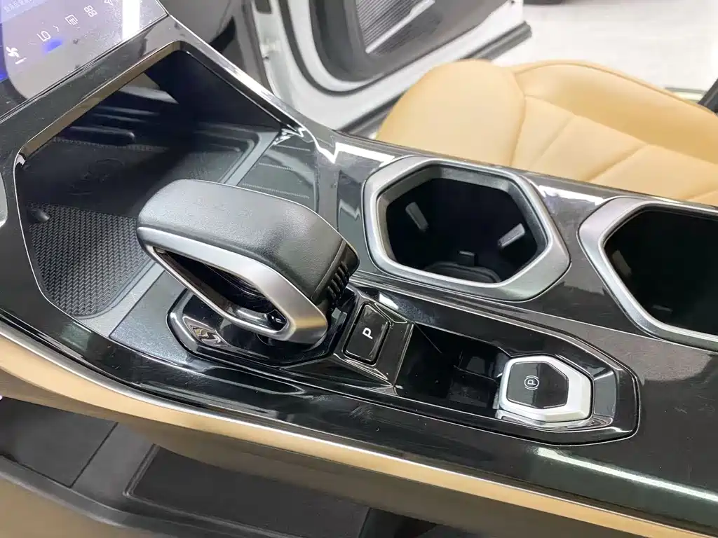 Geely Boyue L — миниатюра 16