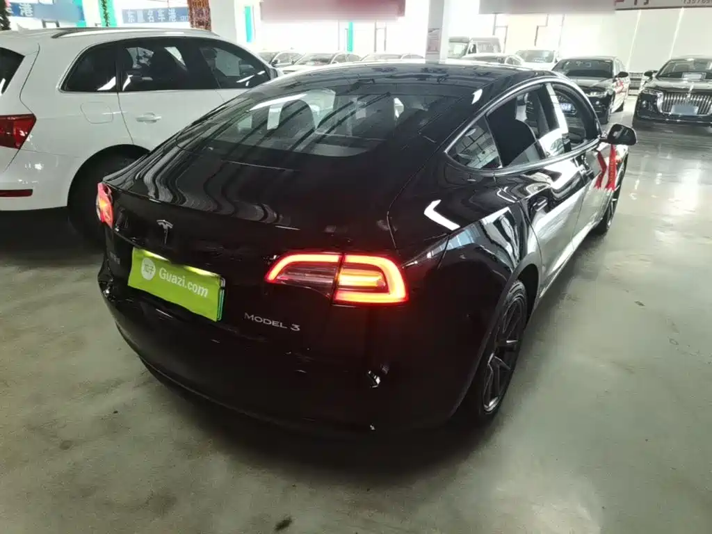 Tesla Model 3 — миниатюра 7