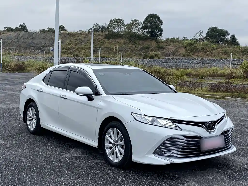 Toyota Camry — миниатюра 23