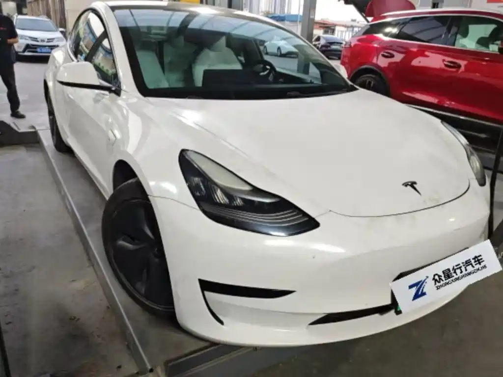 Tesla Model 3 — миниатюра 5