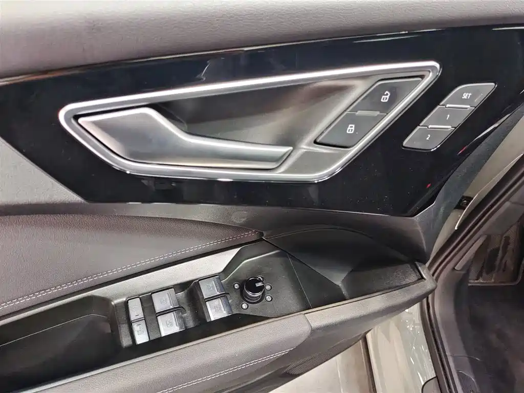 Audi Q4 e-tron — миниатюра 5