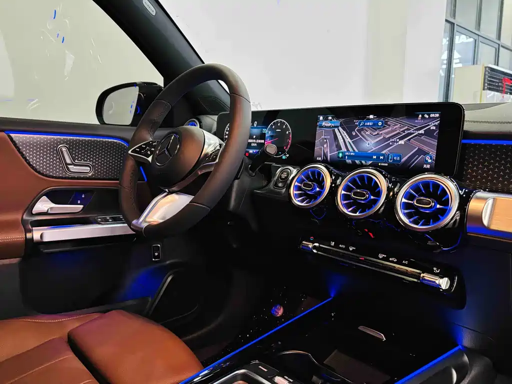 Mercedes-Benz GLB — миниатюра 28