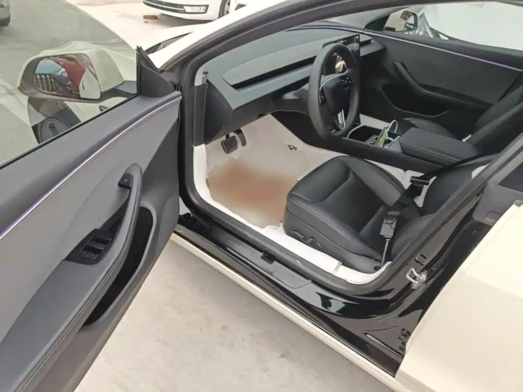 Tesla Model 3 — миниатюра 16