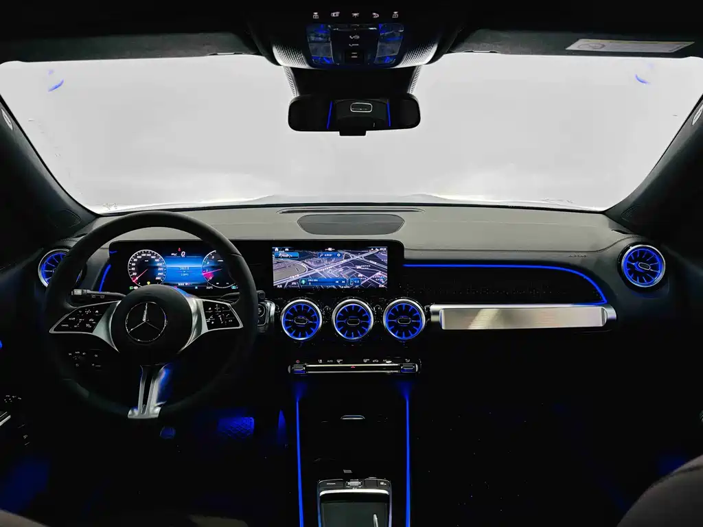 Mercedes-Benz GLB — миниатюра 23