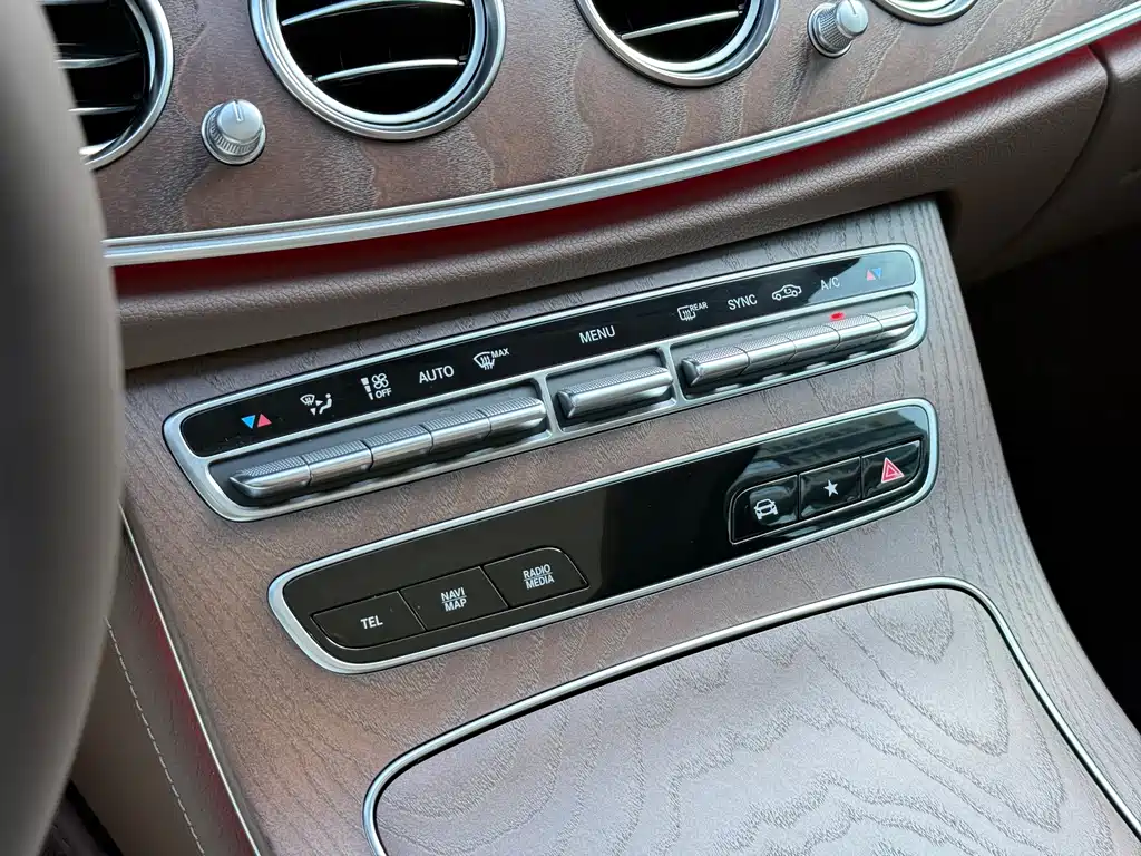 Mercedes-Benz E-Class 2023 — фото 12