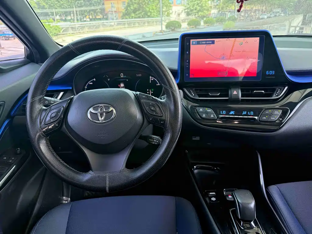 Toyota C-HR EV - фото 7