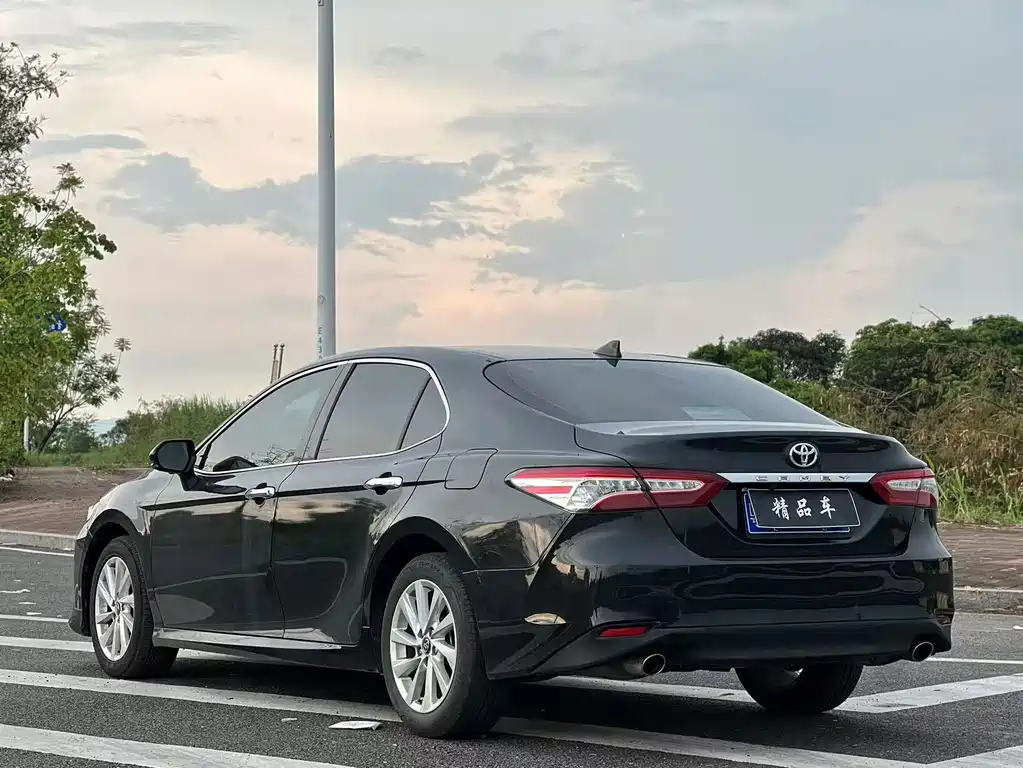 Toyota Camry — миниатюра 4