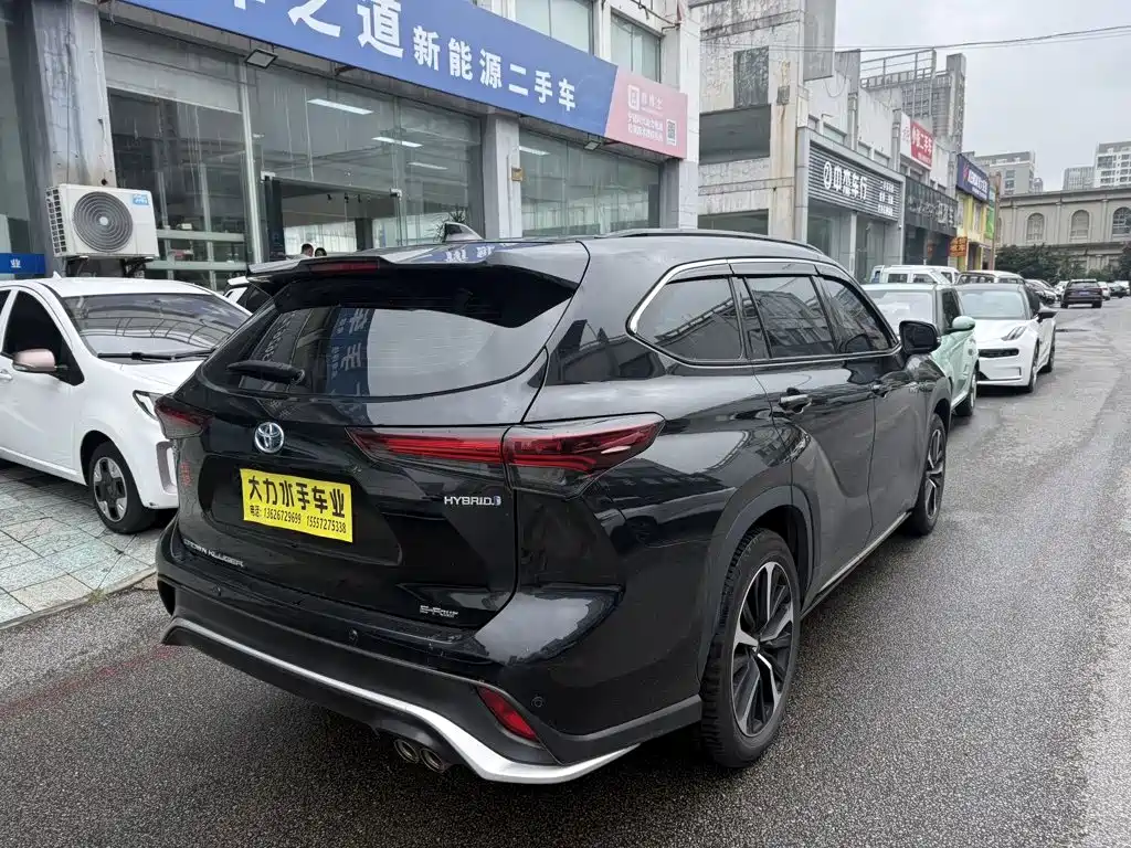 Toyota Crown Kluger — миниатюра 9